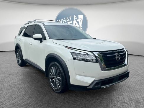 Used 2024 Nissan Pathfinder SL w/ SL Premium Package FWD image 1