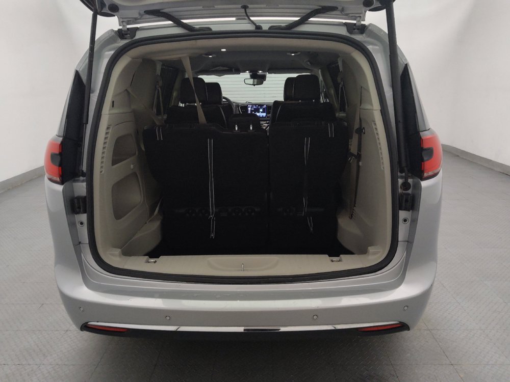 Used 2024 Chrysler Pacifica Touring-L FWD image 29