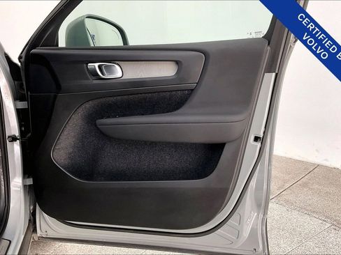 Certified 2025 Volvo XC40 B5 Core image 25