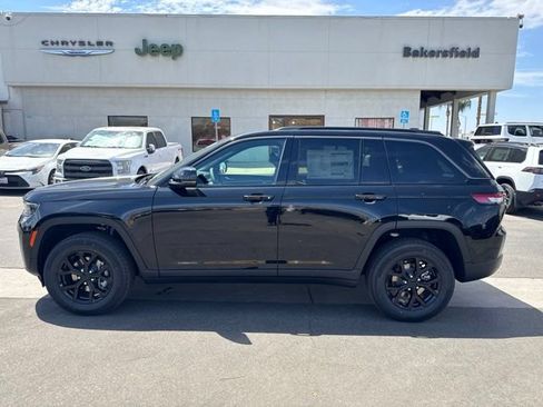 New 2026 Jeep Grand Cherokee Altitude AWD/4WD image 2