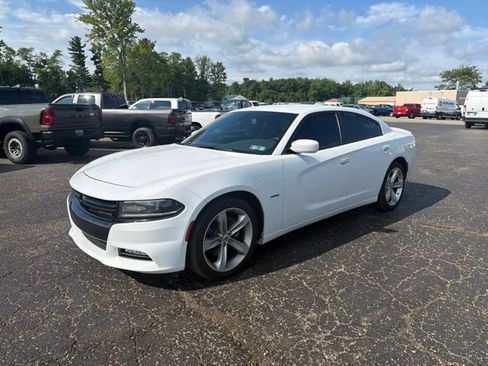 Used 2018 Dodge Charger R/T RWD image 4