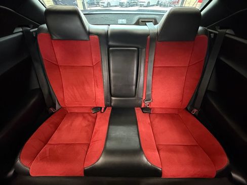 Used 2015 Dodge Challenger R/T Plus RWD image 39