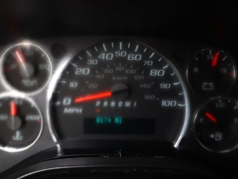 Used 2025 Chevrolet Express 2500 w/ Driver Convenience Package RWD image 20