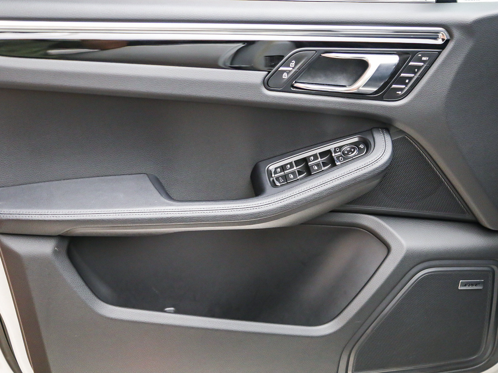Certified 2026 Porsche Macan AWD/4WD image 27