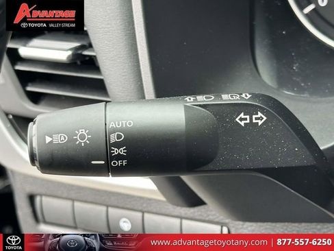 Used 2025 Nissan Rogue SV AWD/4WD image 27