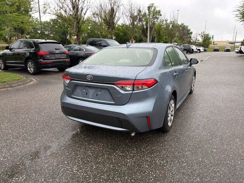 Used 2022 Toyota Corolla LE image 2