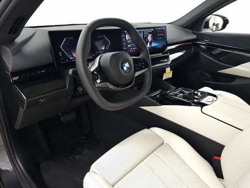 Certified 2025 BMW 530i xDrive image 20