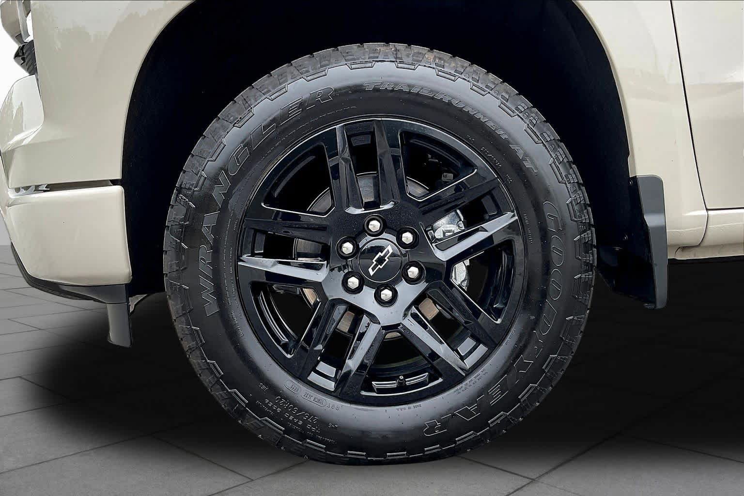 Used 2026 Chevrolet Silverado 1500 RST w/ RST All Star Premium Package AWD/4WD image 11