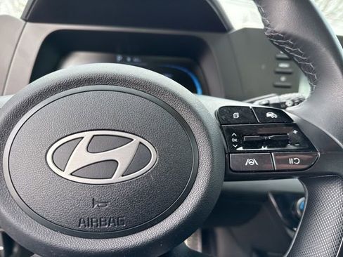 Certified 2025 Hyundai Elantra Sport image 37
