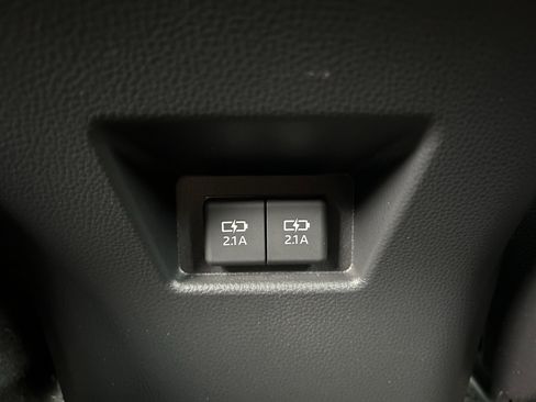 Used 2021 Toyota Venza XLE w/ Softex Package image 18