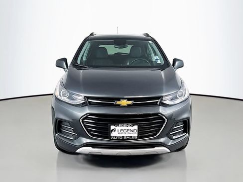 Used 2019 Chevrolet Trax LT w/ LT Convenience Package FWD image 2
