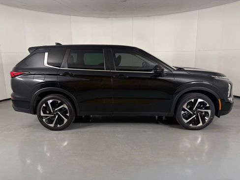 Used 2022 Mitsubishi Outlander ES image 9