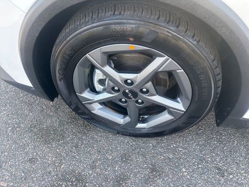 Used 2025 Kia K4 LXS image 31