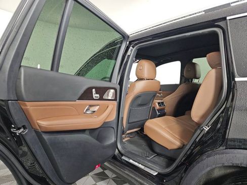 Used 2025 Mercedes-Benz GLS 450 4MATIC image 19
