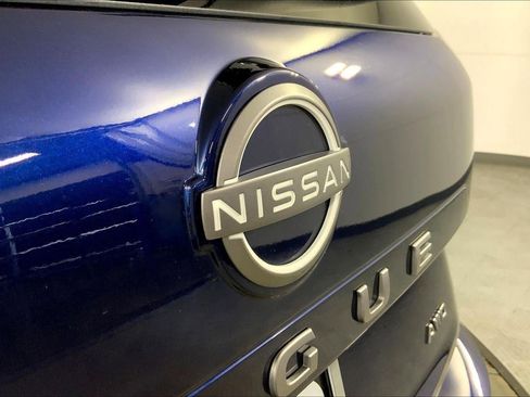 Used 2025 Nissan Rogue SV image 29