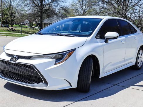 Used 2023 Toyota Corolla LE FWD image 3