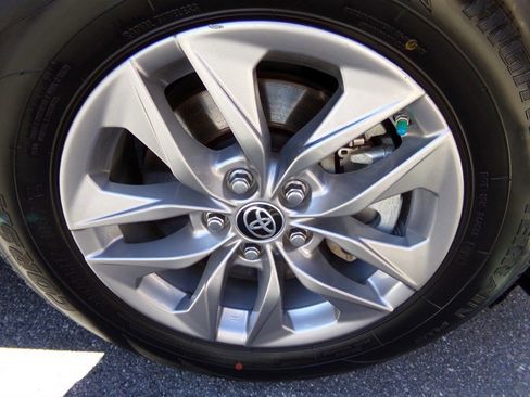 Used 2022 Toyota Sienna XLE image 28