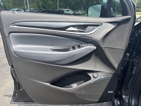 Used 2023 Buick Enclave Premium image 9