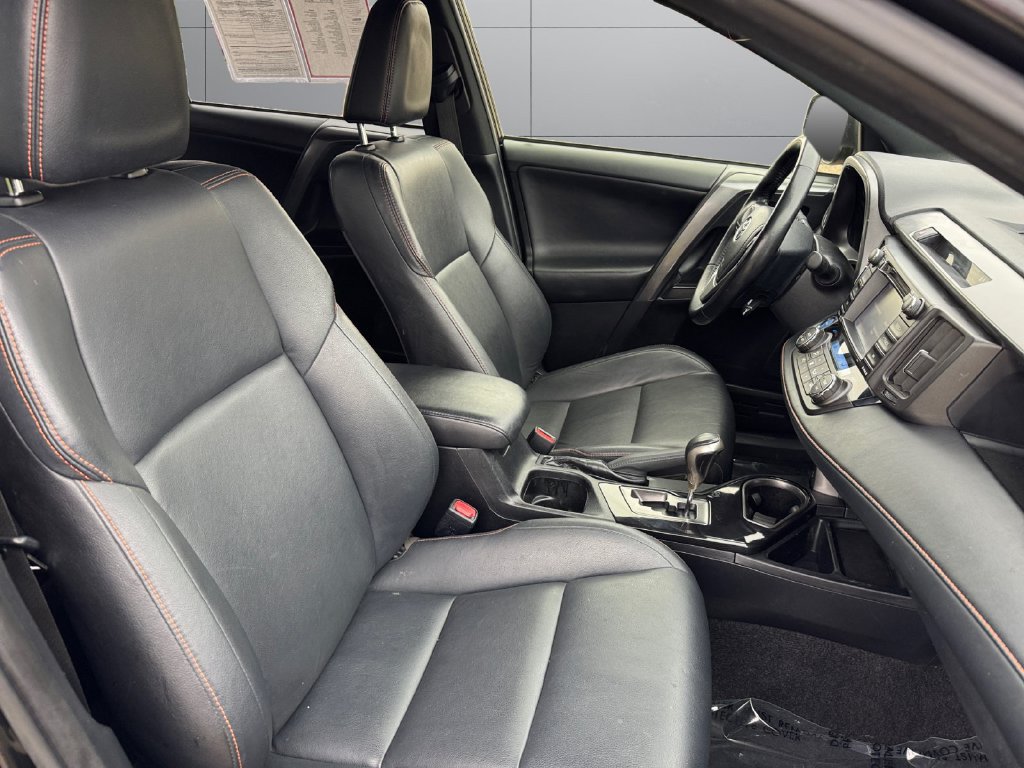 Used 2018 Toyota RAV4 SE AWD/4WD image 17