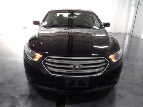 Used 2017 Ford Taurus SE image 2