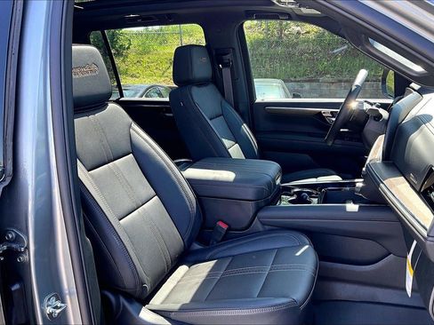 New 2026 Chevrolet Suburban High Country AWD/4WD image 27