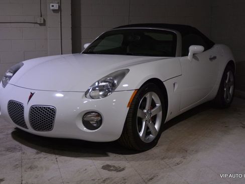 Used 2008 Pontiac Solstice Convertible w/ Premium Package image 4
