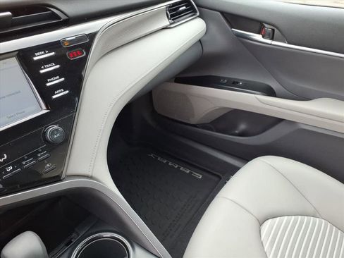Used 2019 Toyota Camry SE image 32