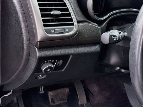 Used 2018 Jeep Grand Cherokee Altitude RWD image 11