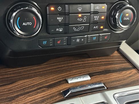 Used 2015 Ford F150 Lariat w/ Equipment Group 501A Mid AWD/4WD image 38
