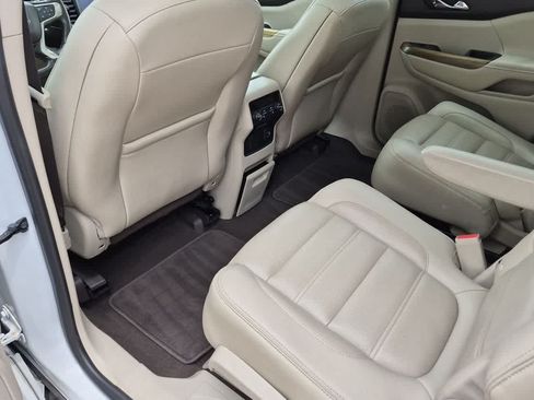 Used 2019 GMC Acadia Denali w/ Technology Package AWD/4WD image 17