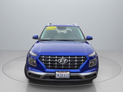Used 2024 Hyundai Venue SEL image 2