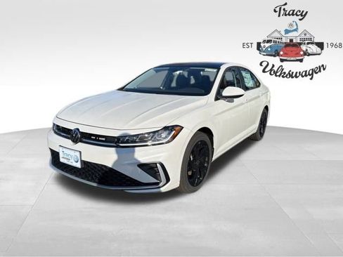 New 2025 Volkswagen Jetta SE image 3