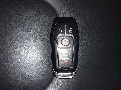 Used 2016 Ford Edge Titanium w/ Technology Package FWD image 32