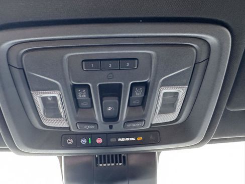 Used 2025 GMC Sierra 3500 AT4 w/ AT4 Premium Plus Package AWD/4WD image 19