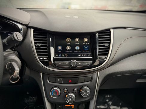 Used 2018 Chevrolet Trax LT AWD/4WD image 11