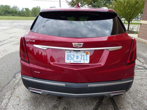 Used 2025 Cadillac XT5 Premium Luxury w/ Technology Package AWD/4WD image 8