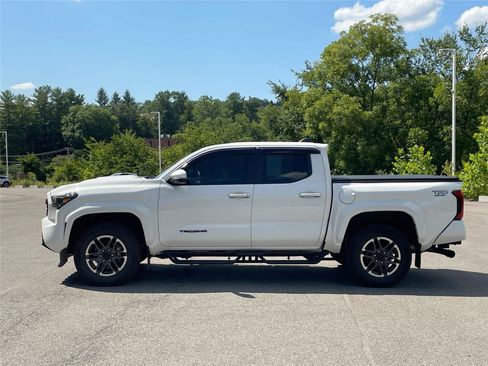 Used 2024 Toyota Tacoma TRD Sport w/ TRD Sport Upgrade Package AWD/4WD image 2