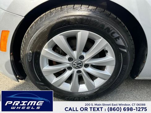 Used 2013 Volkswagen Beetle 2.5 image 24