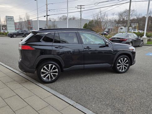 Used 2025 Toyota Corolla Cross XLE AWD/4WD image 13