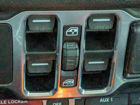 Used 2024 Jeep Wrangler Willys image 31