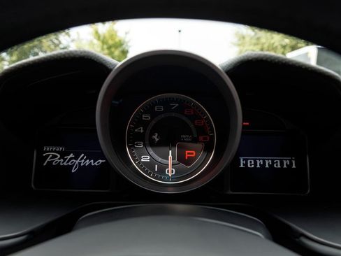 Used 2019 Ferrari Portofino RWD image 32