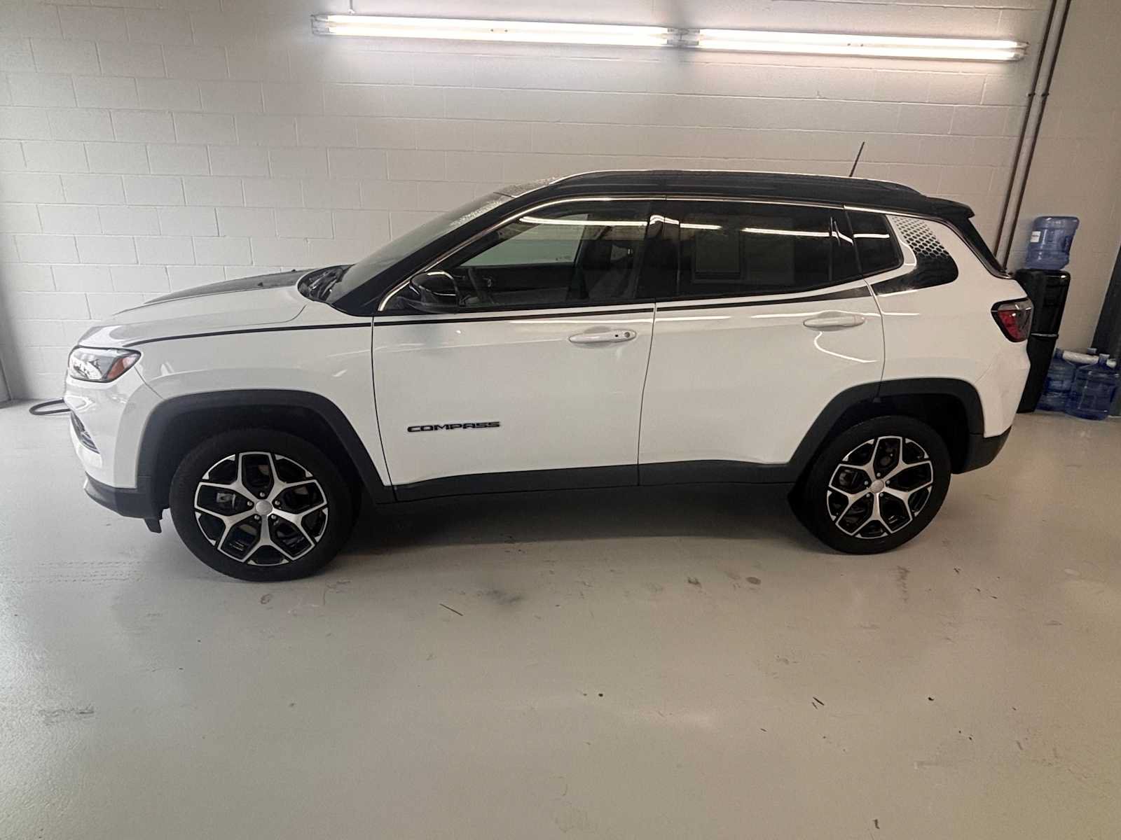 Certified 2024 Jeep Compass Limited w/ Mopar Graphics Package AWD/4WD image 26