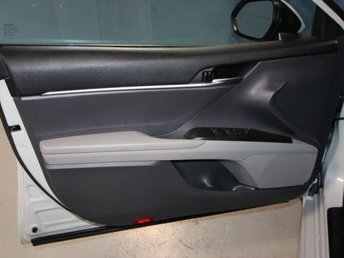 Used 2022 Toyota Camry SE w/ Convenience Package FWD image 5