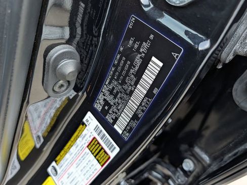 Used 2024 Toyota Highlander XLE FWD image 40