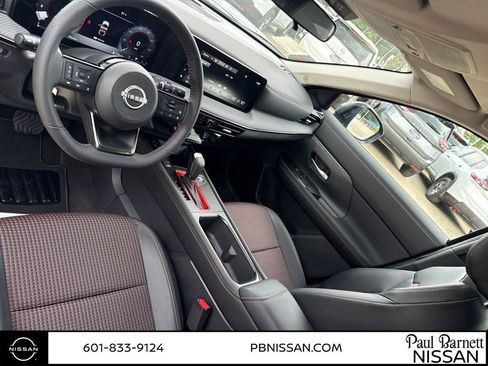 New 2025 Nissan Kicks SR image 23