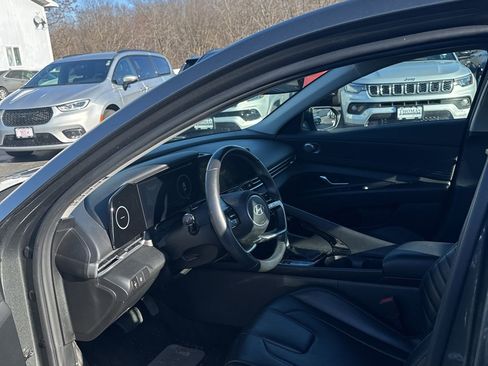 Used 2024 Hyundai Elantra Limited image 8