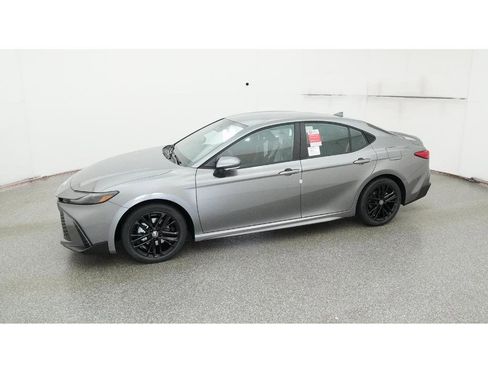 New 2026 Toyota Camry SE image 2