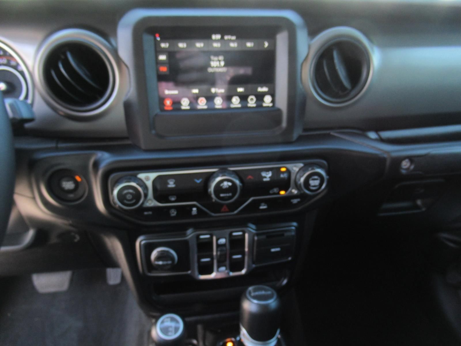 Used 2023 Jeep Gladiator Sport AWD/4WD image 25