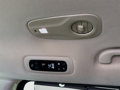 Used 2022 Chrysler Pacifica Touring-L image 27