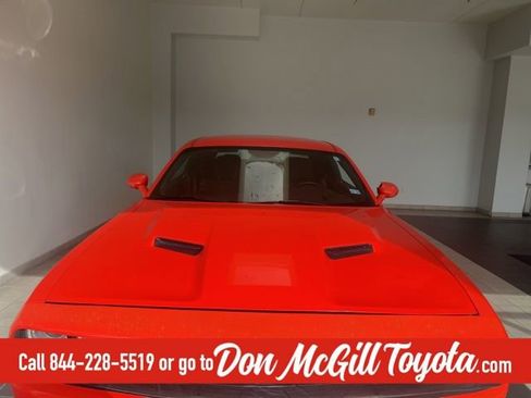 Used 2016 Dodge Challenger SXT image 3